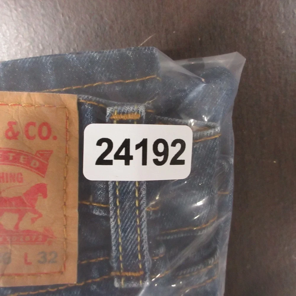 Levis jeans Mens 36x32 Blue 505 Regular Straight Faded Whisker Zip Denim Pants